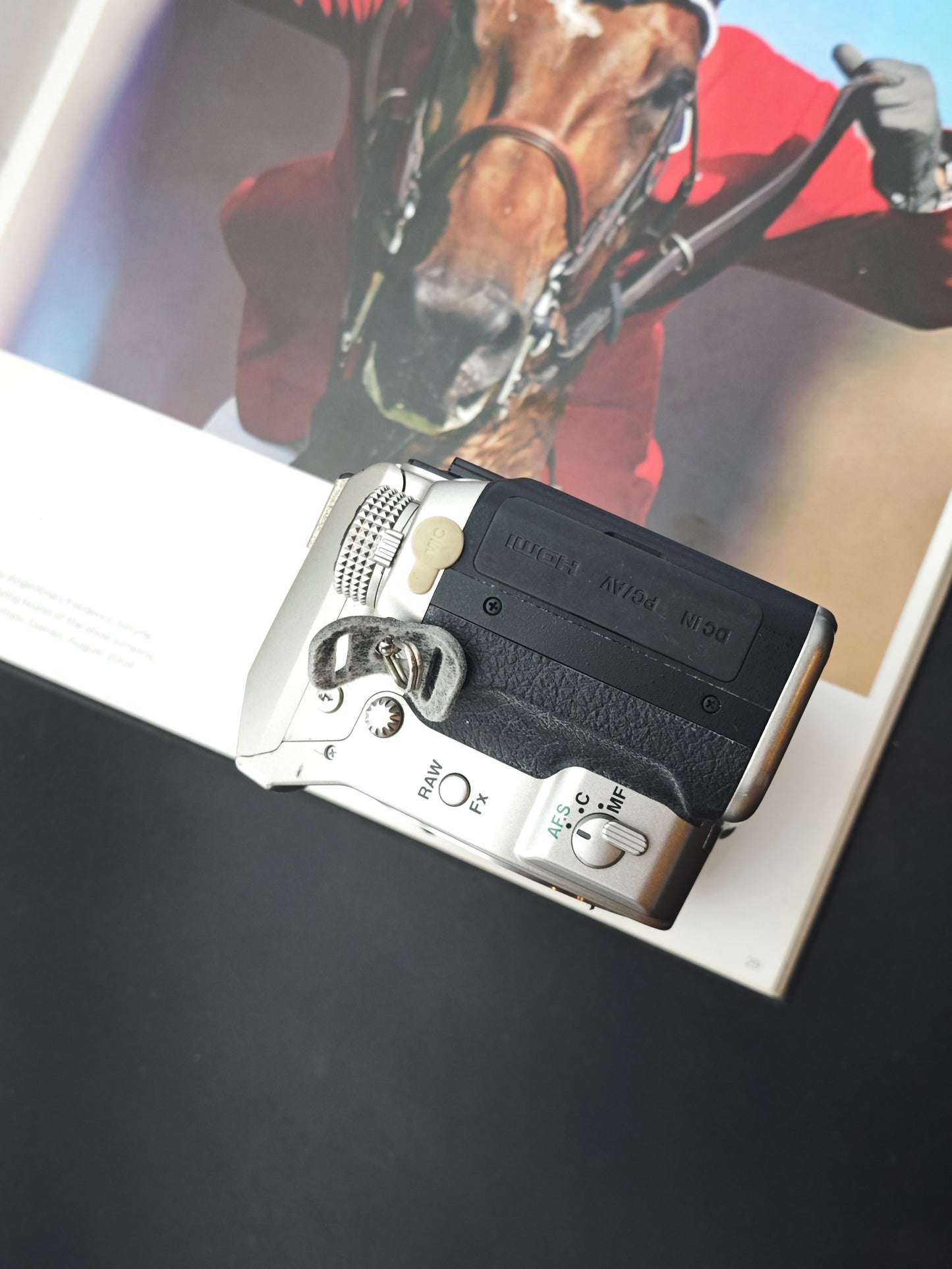 Pentax K-5 silver edition body [No charger]