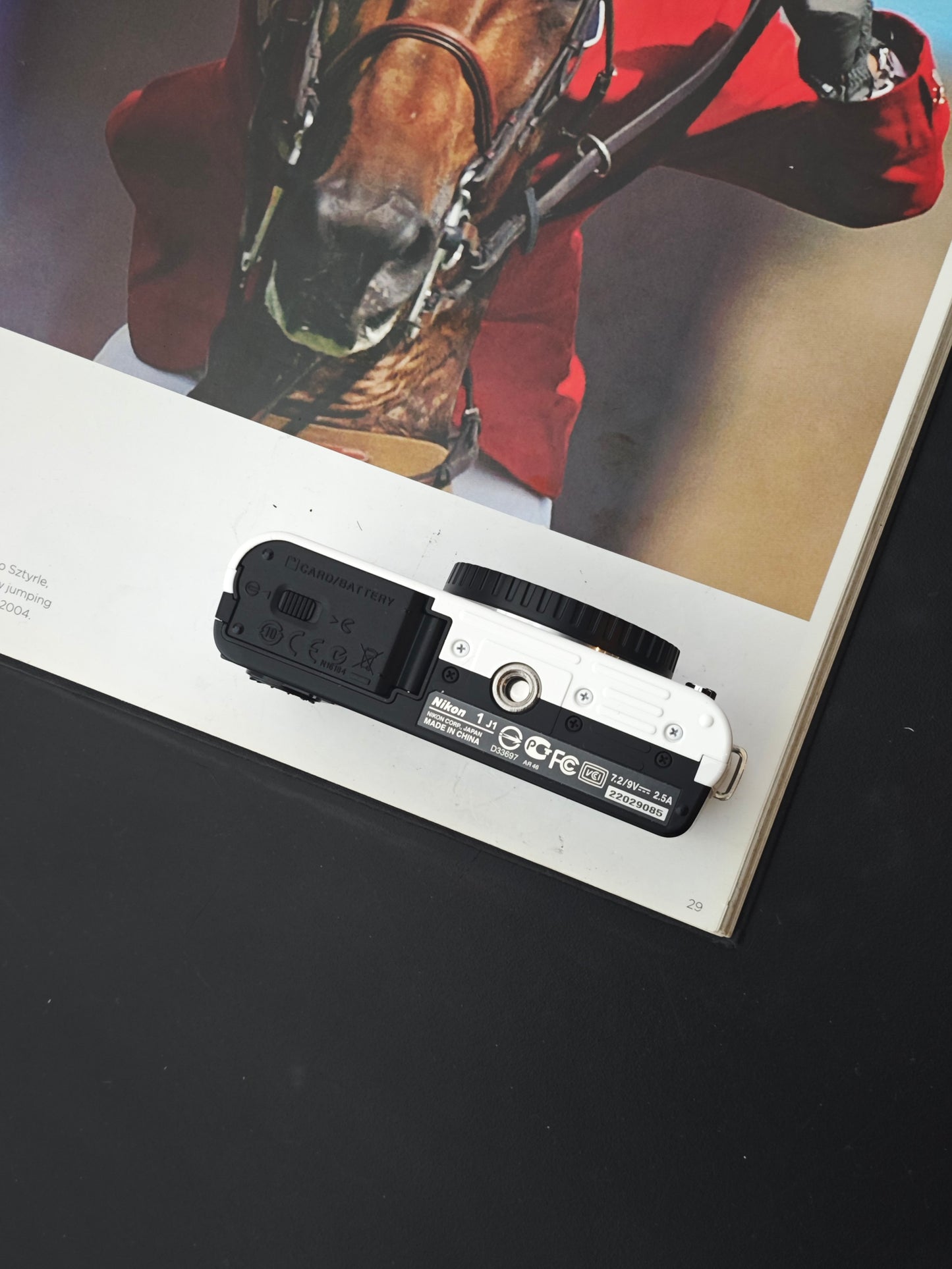 Used Nikon 1 J1 white with 10-30mm F3.5-5.6, 30-110mm F3.8-5.6