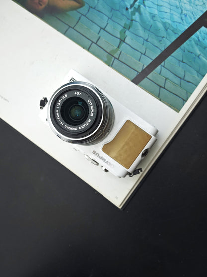 Used Olympus PEN Lite E-PL5 with 14-42mm F3.5-5.6 II R MSC Digital Camera [No charger]