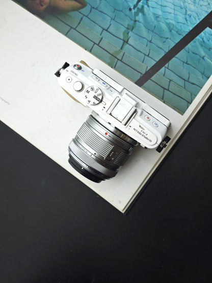 Used Olympus PEN Lite E-PL5 with 14-42mm F3.5-5.6 II R MSC Digital Camera [No charger]