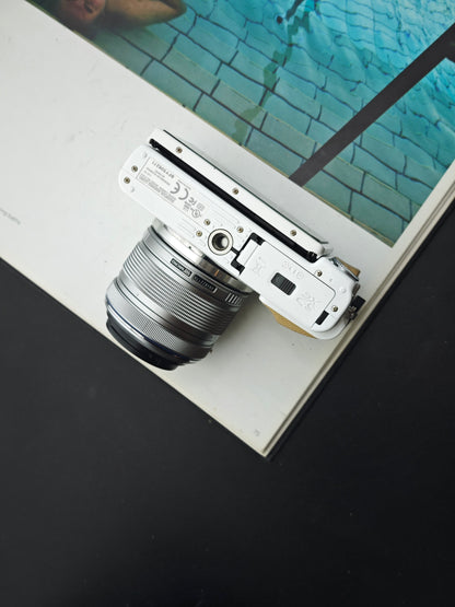 Used Olympus PEN Lite E-PL5 with 14-42mm F3.5-5.6 II R MSC Digital Camera [No charger]