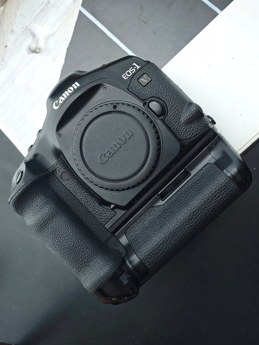 Canon EOS-1V body #131101