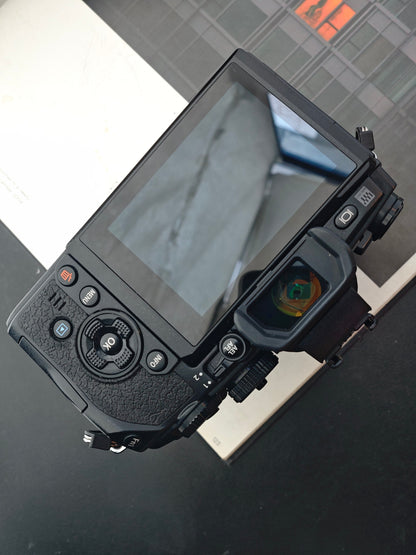 Olympus OM-D E-M1 with M.Zuiko Digital 12-40mm F2.8 [No charger]