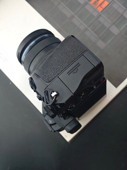 Olympus OM-D E-M1 with M.Zuiko Digital 12-40mm F2.8 [No charger]