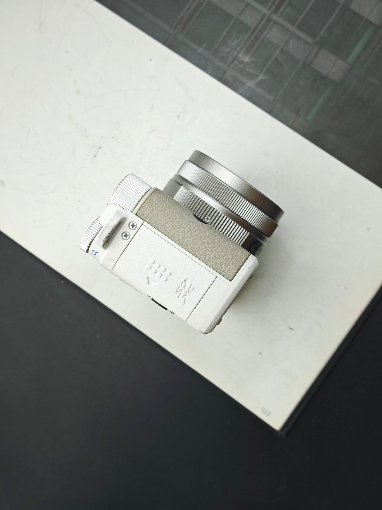 Used Pentax Q white with SMC Pentax 8.5mm F1.9 AL[IF] Digital Camera