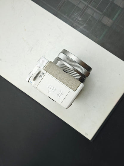 Used Pentax Q white with SMC Pentax 8.5mm F1.9 AL[IF] Digital Camera