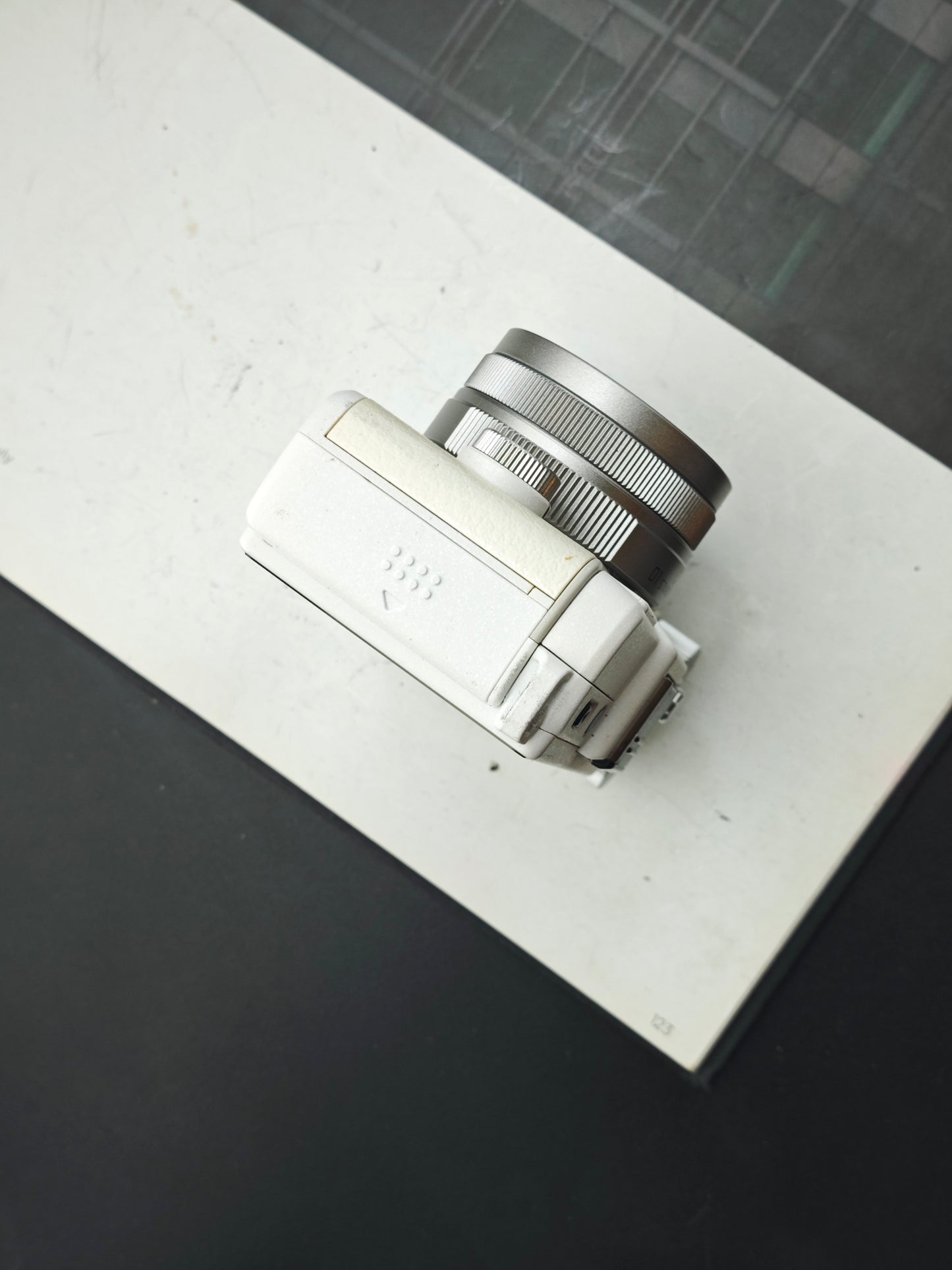 Used Pentax Q white with SMC Pentax 8.5mm F1.9 AL[IF] Digital Camera