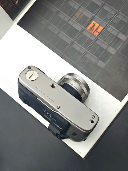 Contax G1 Green label with Carl Zeiss Planar 45mm F2 T*(+TLA200 flash)