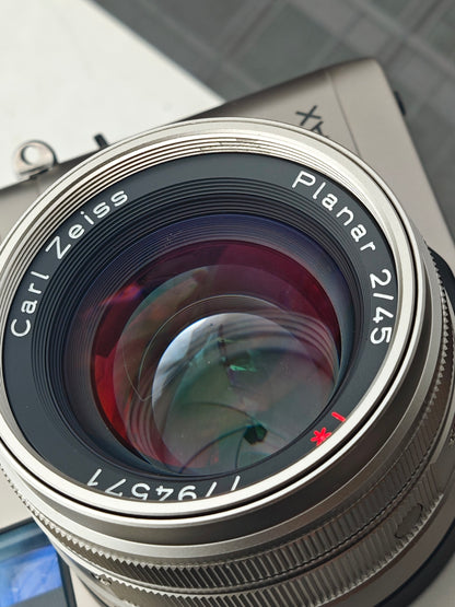Contax G1 Green label with Carl Zeiss Planar 45mm F2 T*(+TLA200 flash)