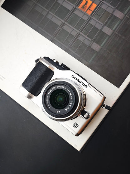 Used Olympus PEN E-PL2 with Olympus m.Zuiko Digital 14-42mm F3.5-5.6 Digital Camera