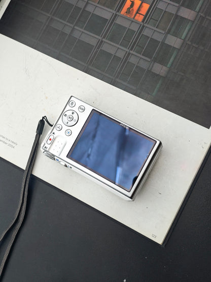 Used Nikon Coolpix S7000 white Digital Camera #21005472 [No charger]