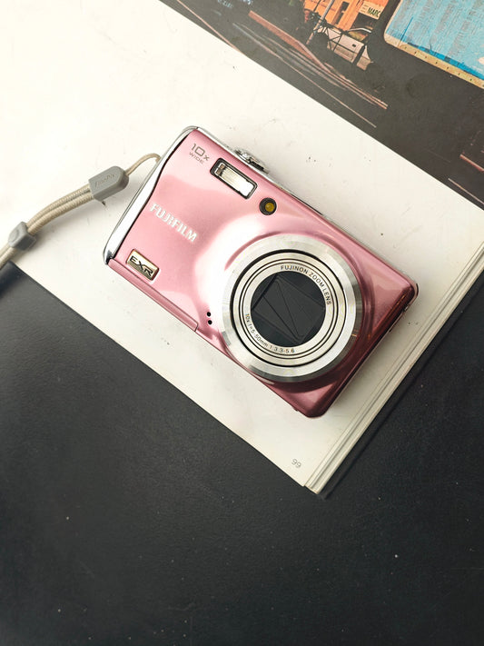 Used Fujifilm FinePix F70 EXR pink Digital Camera [No charger]