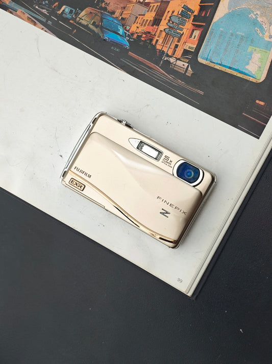 Used FujiFilm Finepix Z800 EXR gold Digital Camera