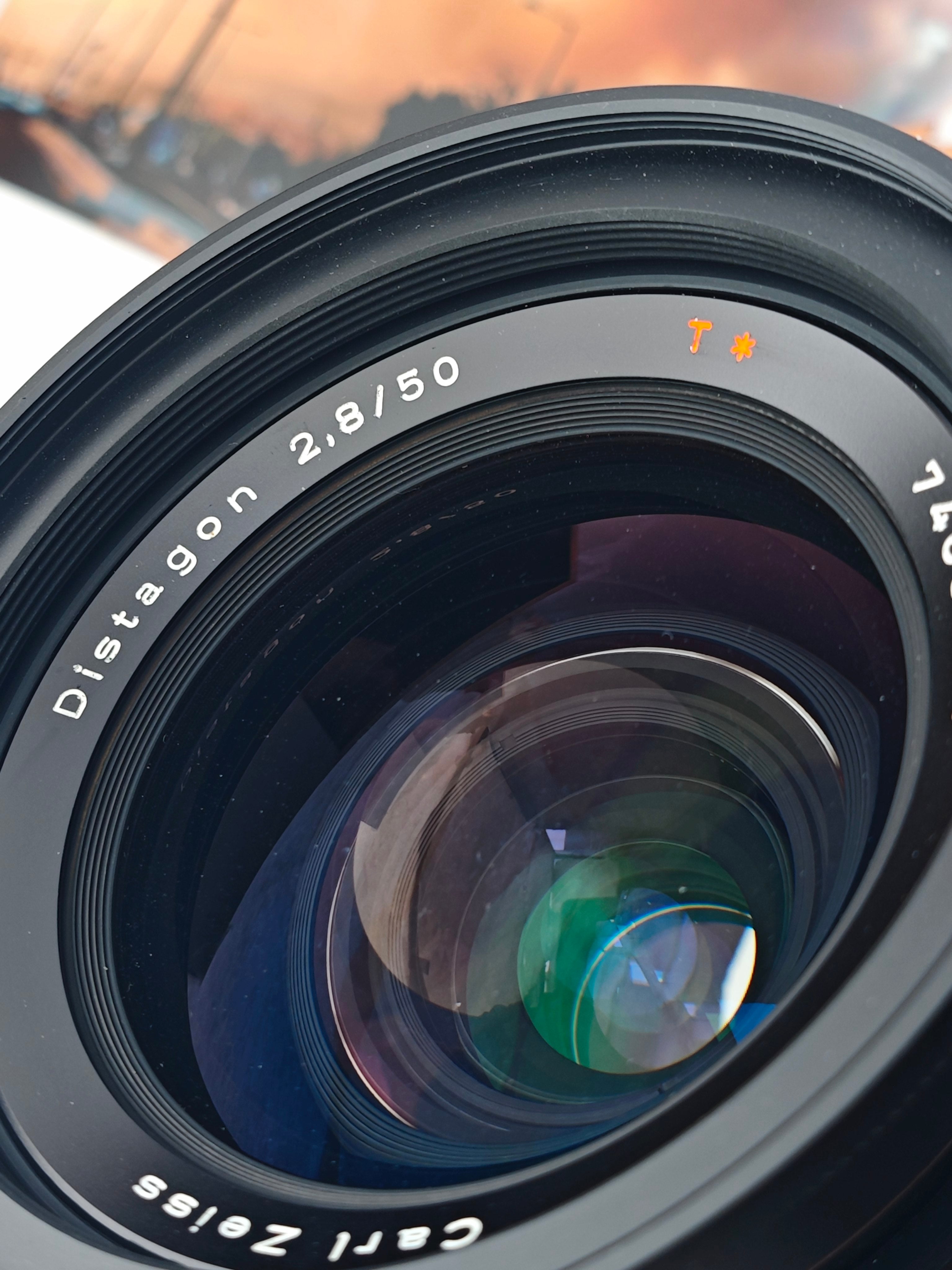 Hasselblad Carl Zeiss Distagon FE 50mm F2.8 T* – UNIT CAMERA SHOP