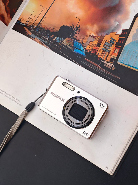 Used Fujifilm FinePix J250 Digital Camera [No charger] #9G019156