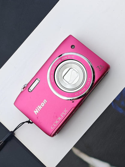 Used Nikon Coolpix S3500 pink Digital Camera [No charger]