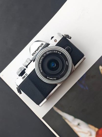 Used Olympus OM-D E-M10II with M.Zuiko 14-42mm F3.5-5.6