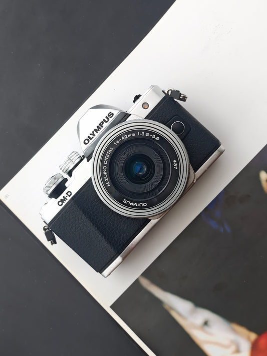 Used Olympus OM-D E-M10II with M.Zuiko 14-42mm F3.5-5.6