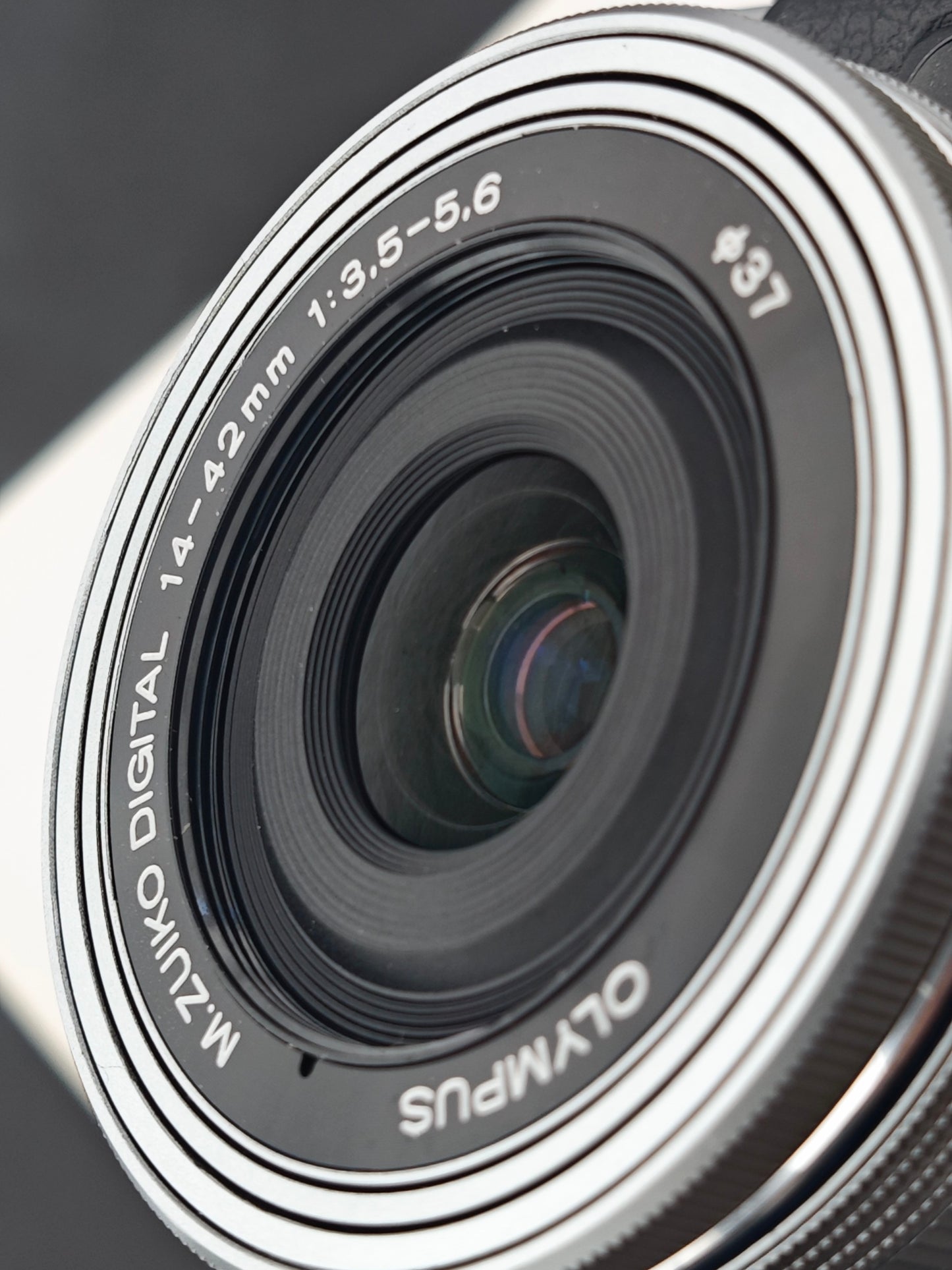 Used Olympus OM-D E-M10II with M.Zuiko 14-42mm F3.5-5.6