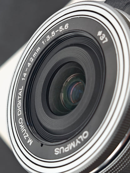 Used Olympus OM-D E-M10II with M.Zuiko 14-42mm F3.5-5.6