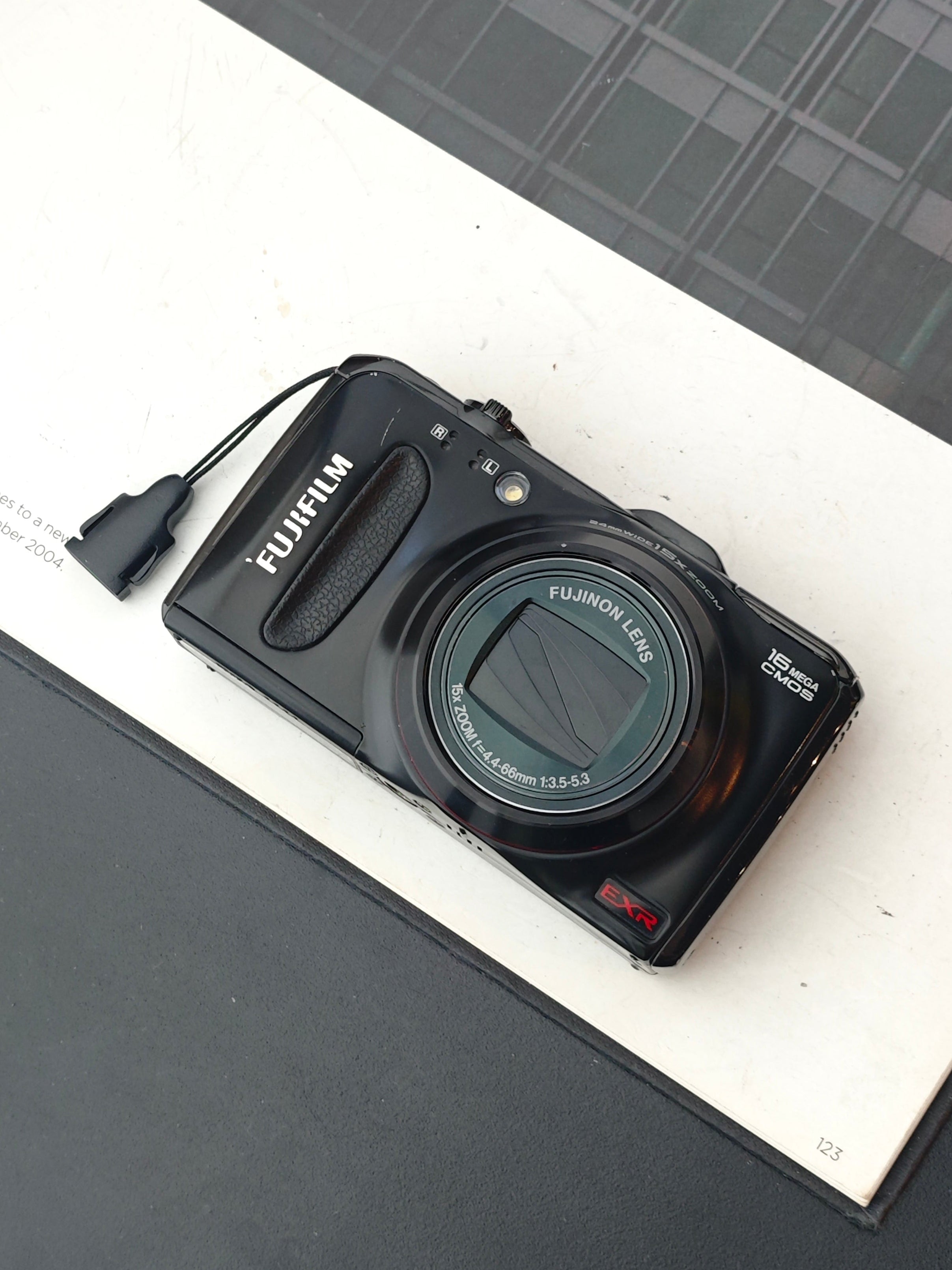 FUJIFILM FINEPIX F550 EXR 4.4-66mm 1:3.5-5.3 コンパクトデジタルカメラ