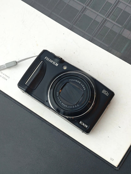 Used Fujifilm FinePix F900 EXR Digital Camera [No charger]