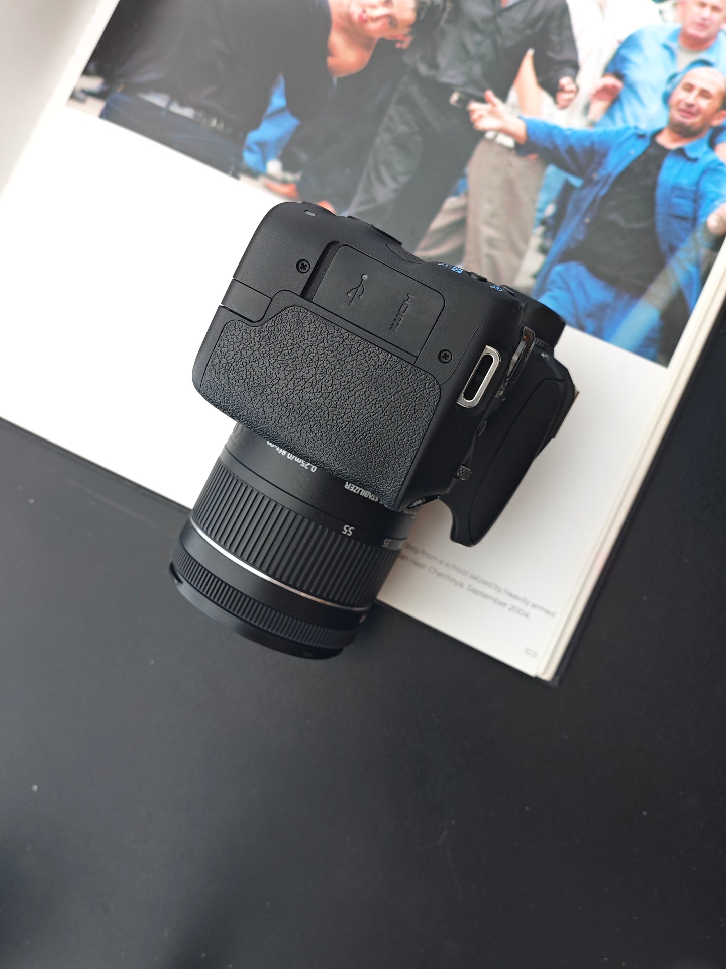 Used Canon EOS Kiss X9 with Double Zoom Kit Digital Camera [No charger]