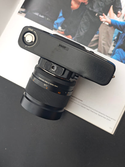 Contax 137 MD Quartz with Carl Zeiss Planar 85mm F1.4 T* AEG