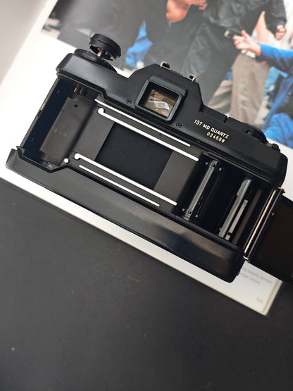 Contax 137 MD Quartz with Carl Zeiss Planar 85mm F1.4 T* AEG