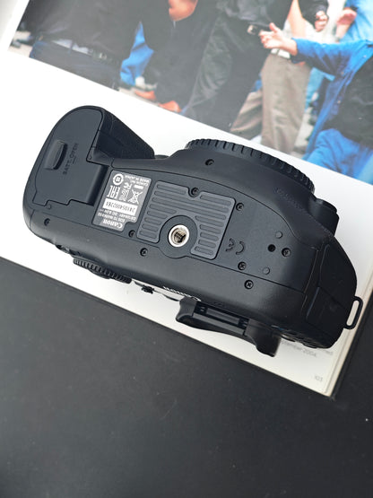 Used Canon EOS 7D Mark II body Digita Camera [No charger]