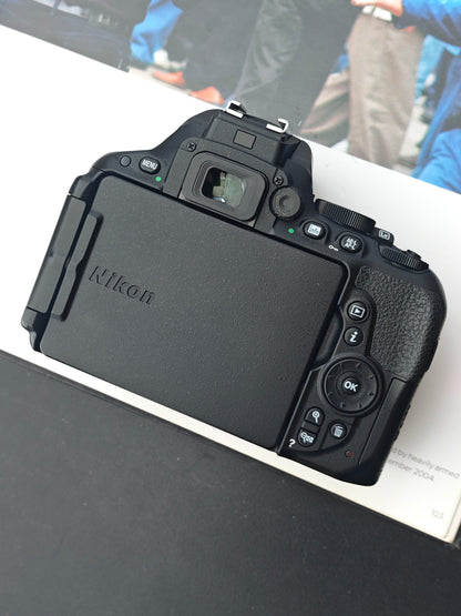 *READ* Used Nikon D5500 with Nikon DX VR AF-S 18-55mm F3.5-5.6 G II ED [No charger]