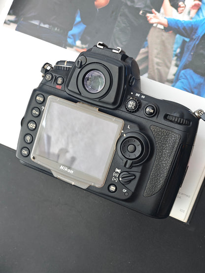 Used Nikon D700 with AF-S Nikkor 18-55mm F3.5-5.6 G [No charger]