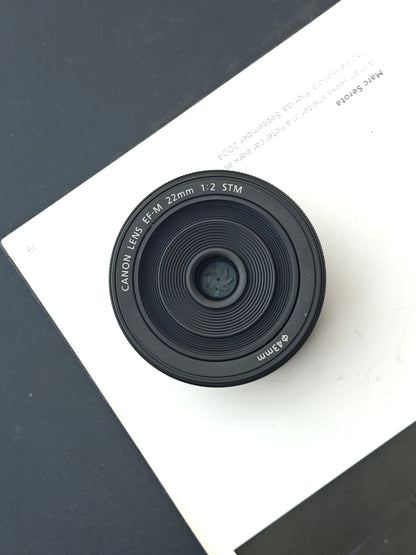 Canon Lens EF-M 22mm F2 STM