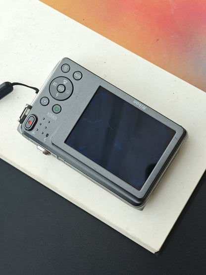 Used Nikon Coolpix S3700 silver Digital Camera [No charger]