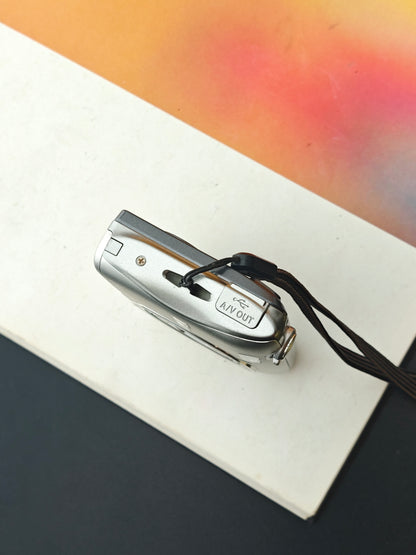 Used Nikon Coolpix S3700 silver Digital Camera [No charger]