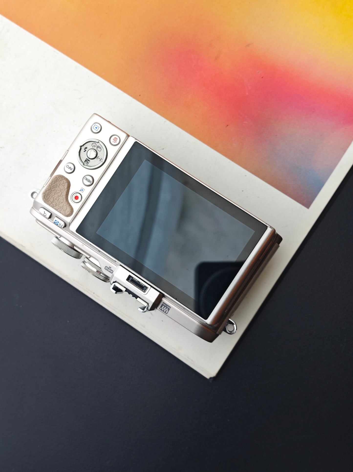 Used Olympus PEN E-PL8 body Digital Camera