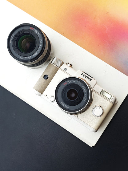 Used Pentax Q white with 01 Standard Prime  8.5mm F1.9 AL (IF) and 02 Standard Zoom 5-15mm F2.8-4.5 ED AL (IF) [No charger]