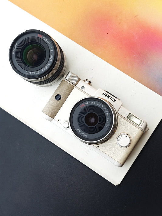 Used Pentax Q white with 01 Standard Prime  8.5mm F1.9 AL (IF) and 02 Standard Zoom 5-15mm F2.8-4.5 ED AL (IF) [No charger]