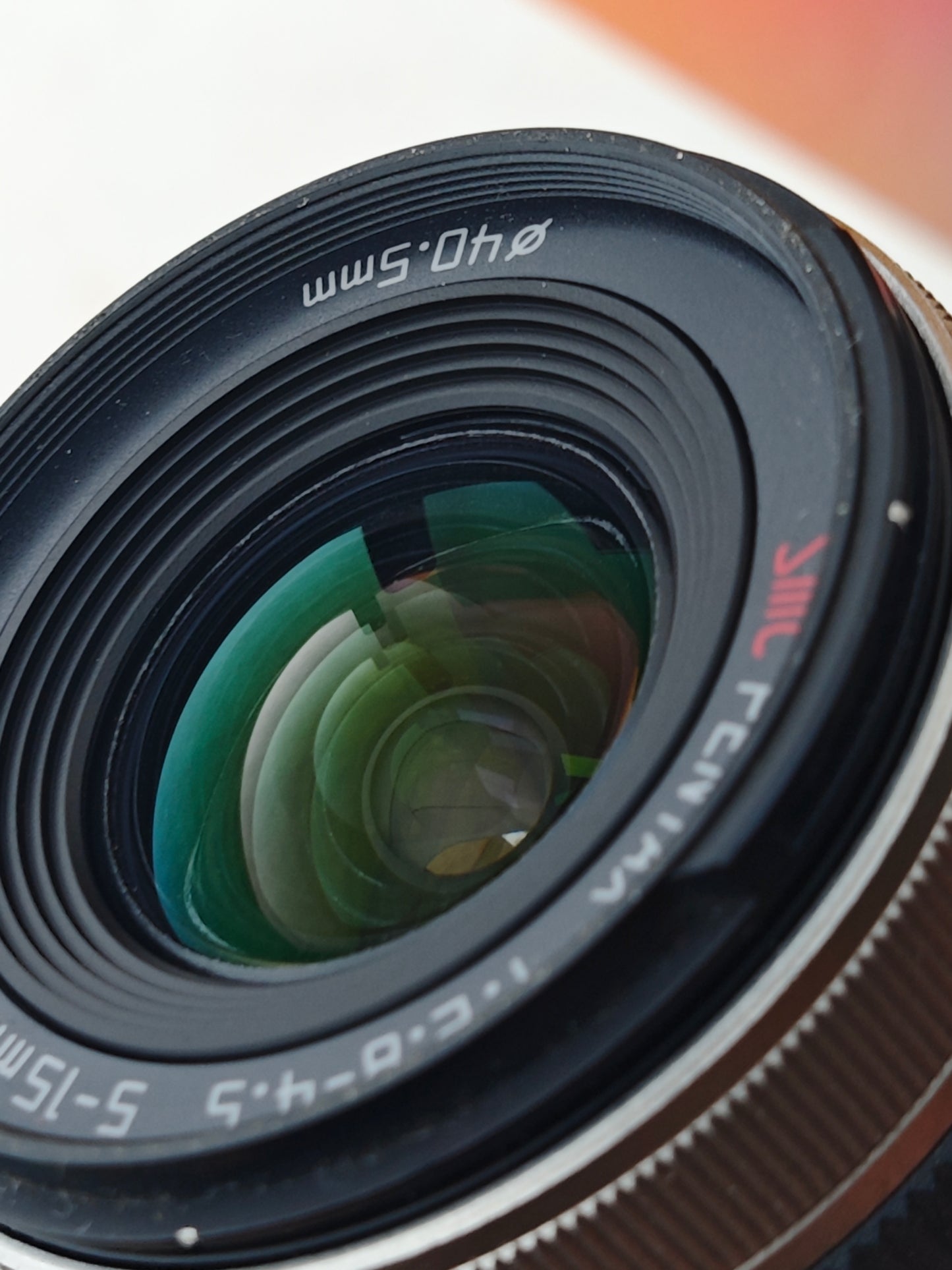 Used Pentax Q white with 01 Standard Prime  8.5mm F1.9 AL (IF) and 02 Standard Zoom 5-15mm F2.8-4.5 ED AL (IF) [No charger]