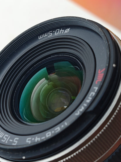 Used Pentax Q white with 01 Standard Prime  8.5mm F1.9 AL (IF) and 02 Standard Zoom 5-15mm F2.8-4.5 ED AL (IF) [No charger]