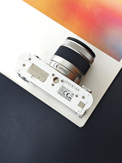 Used Pentax Q-S1 with 02 Standard Zoom 5-15mm F2.8-4.5