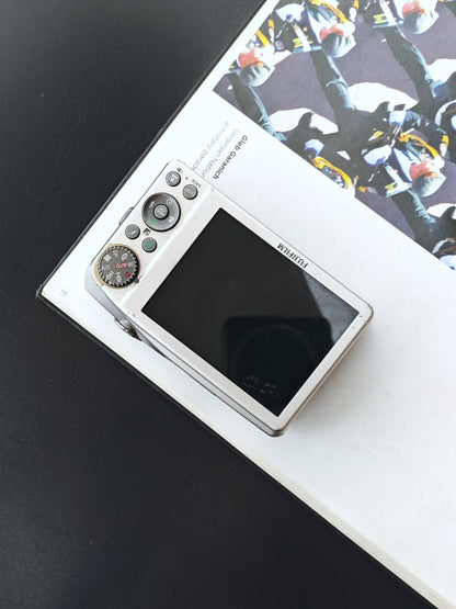 Used Fujifilm FinePix F60 fd Digital Camera [No charger]