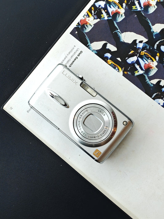 Used Panasonic Lumix DMC-FX01 Digital Camera [No charger]