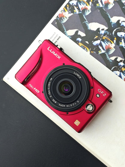 Used Panasonic Lumix DMC-GF2 red with Lumix G 14mm F2.5 [JPN only]