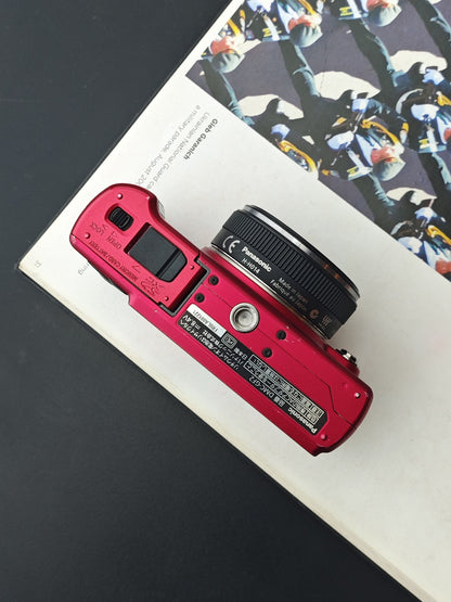 Used Panasonic Lumix DMC-GF2 red with Lumix G 14mm F2.5 [JPN only]