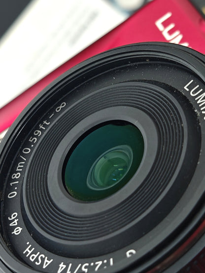 Used Panasonic Lumix DMC-GF2 red with Lumix G 14mm F2.5 [JPN only]