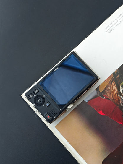 Used Nikon Coolpix S8200 white Digital Camera [No charger]