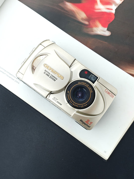 Used Olympus Camedia C-990 Zoom Digital Camera