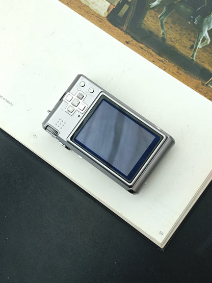 Used Panasonic Lumix DMC-FX100 Digital Camera [No charger]