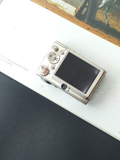 Used Canon IXY Digital 700 Digital Camera [No charger]